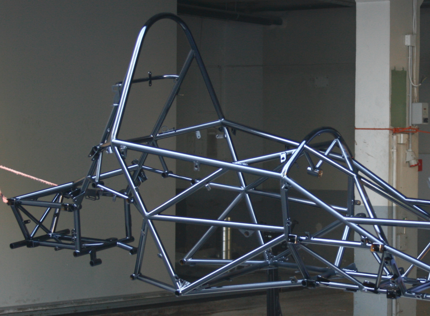 Überrollkäfig aus 25CrMo4 Rohr im Motorsport